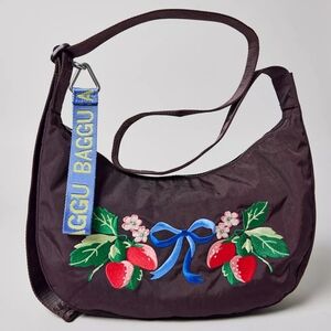 NWT BAGGU UO Exclusive Medium Nylon Crescent Bag Strawberry Embroidered